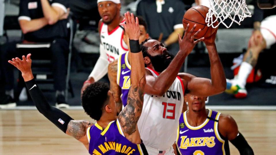 Лос Анжелес Лейкэрс баг цувралын эхний тоглолтод ялагдал хүлээлээ