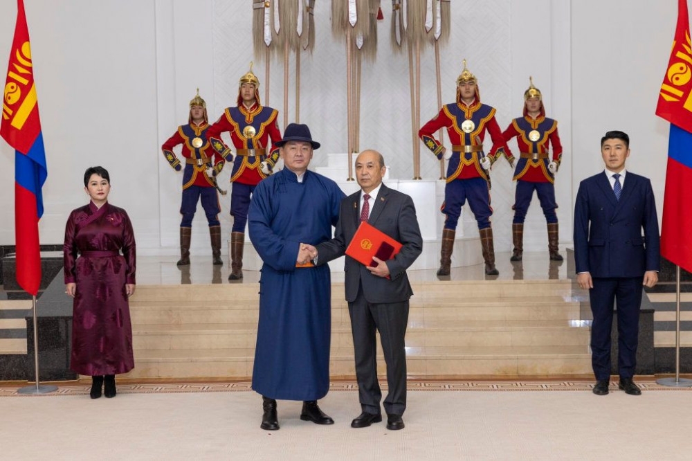 Монгол Улсын Ерөнхийлөгч У.Хүрэлсүх дипломат цол хүртээлээ