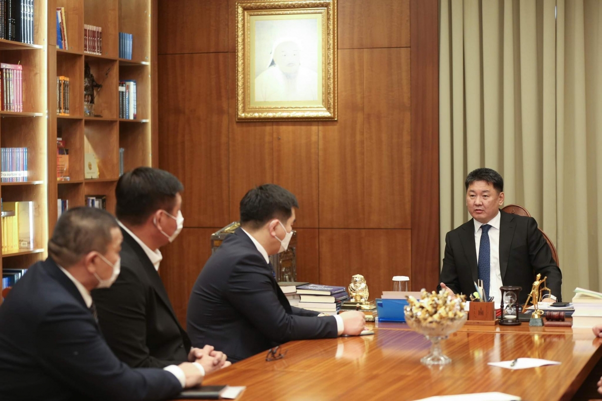 Ерөнхийлөгч Монголын үндэсний бөхийн холбооны удирдлагуудтай уулзав