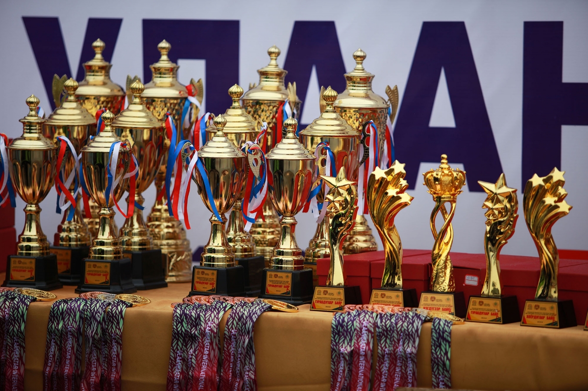 “Улаанбаатар марафон-2022” өндөрлөж, марафончид шагналаа гардлаа