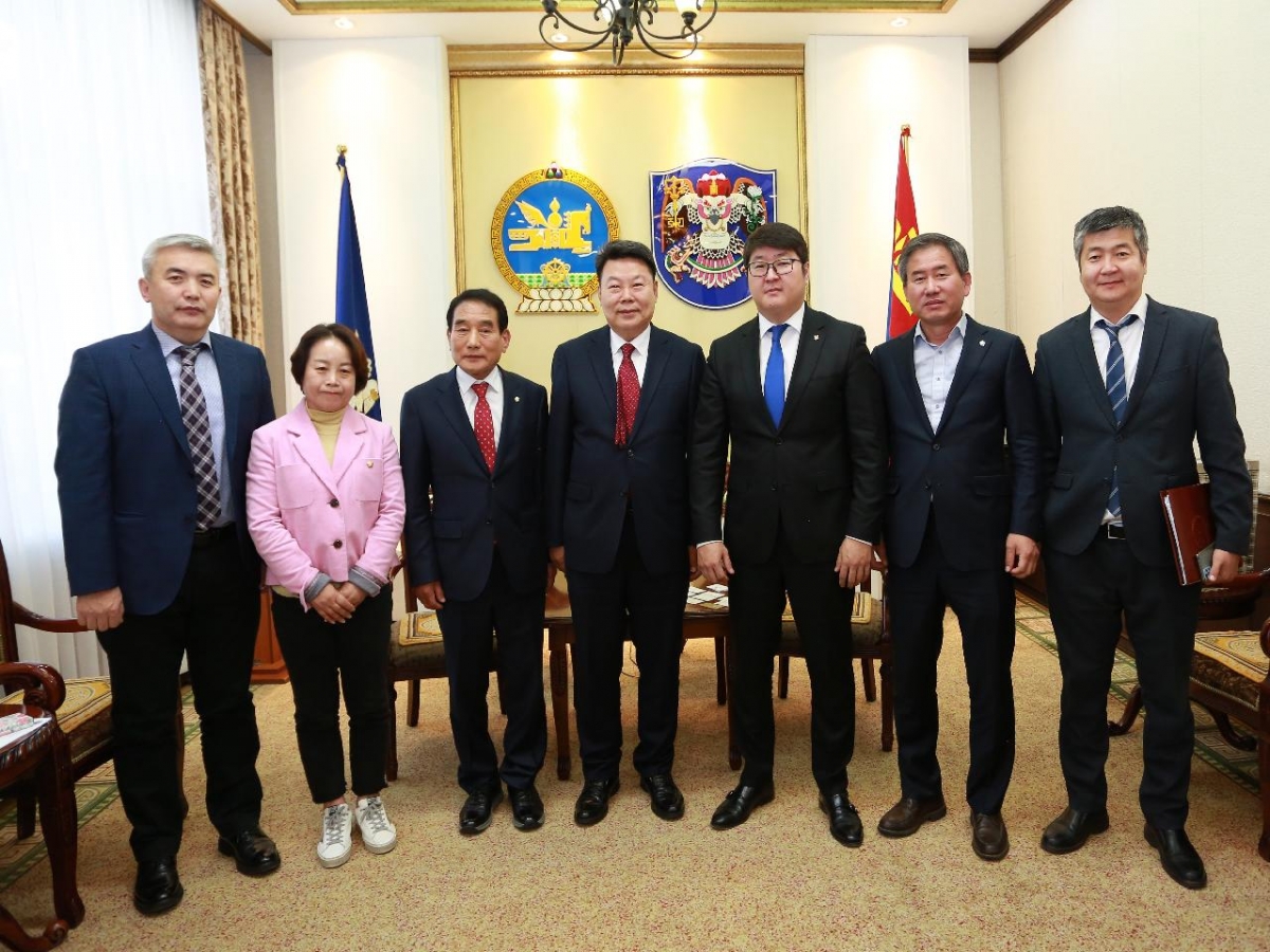 БНСУ-ын Танжинь хотын дарга, төлөөлөгчдийг хүлээн авч уулзлаа