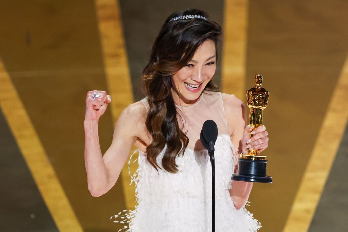 Оскарын шагнал хүртсэн анхны Ази эмэгтэй жүжигчин боллоо