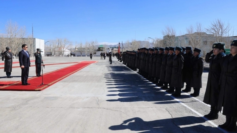 Монгол Улсын Ерөнхийлөгч У.Хүрэлсүх баруун хилд үүрэг гүйцэтгэж буй хилийн цэргийн алба хаагчидтай уулзлаа