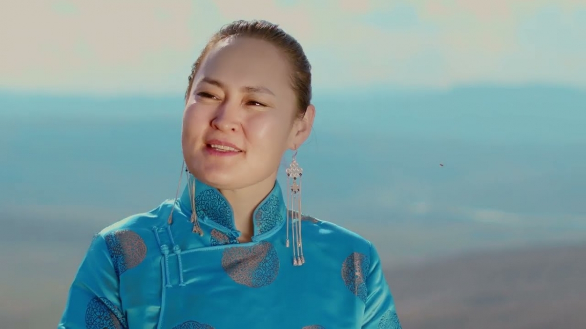 ШИНЭ ДУУ: Дуучин Б.Өлзийтогтох - Би Монгол бүсгүй