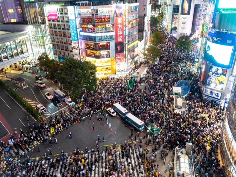 Японы Шибүяа дүүрэгт “Сүнсний баяр” тэмдэглэхээр ирэхгүй байхыг уриалжээ