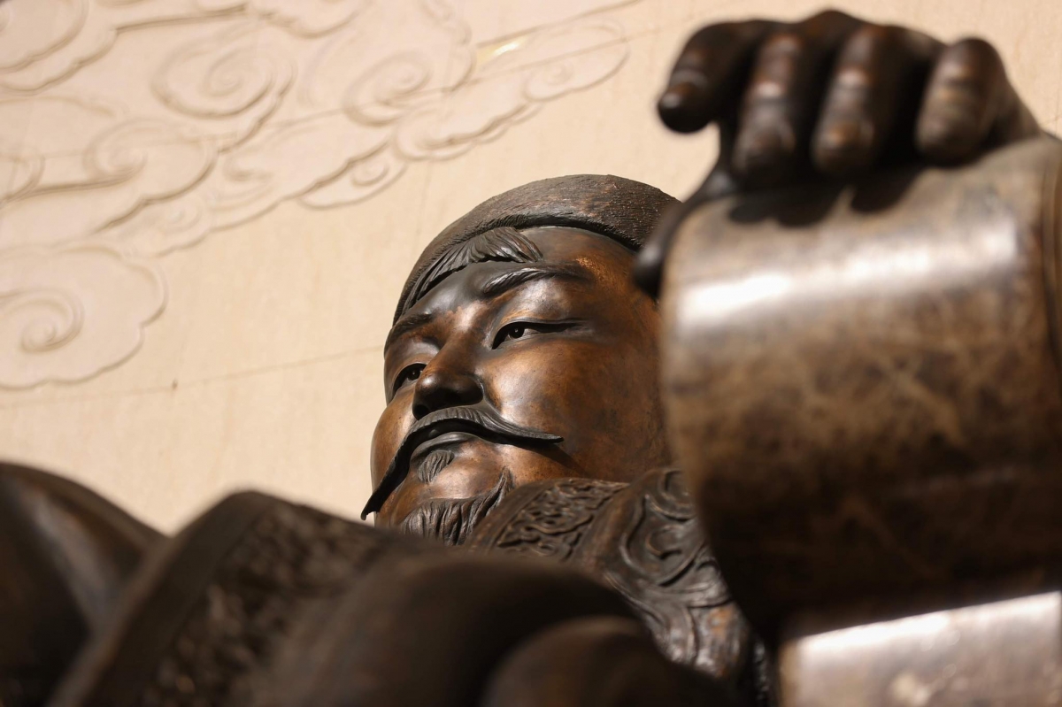 Их эзэн Чингис хааны хөшөөнд хүндэтгэл үзүүлэв