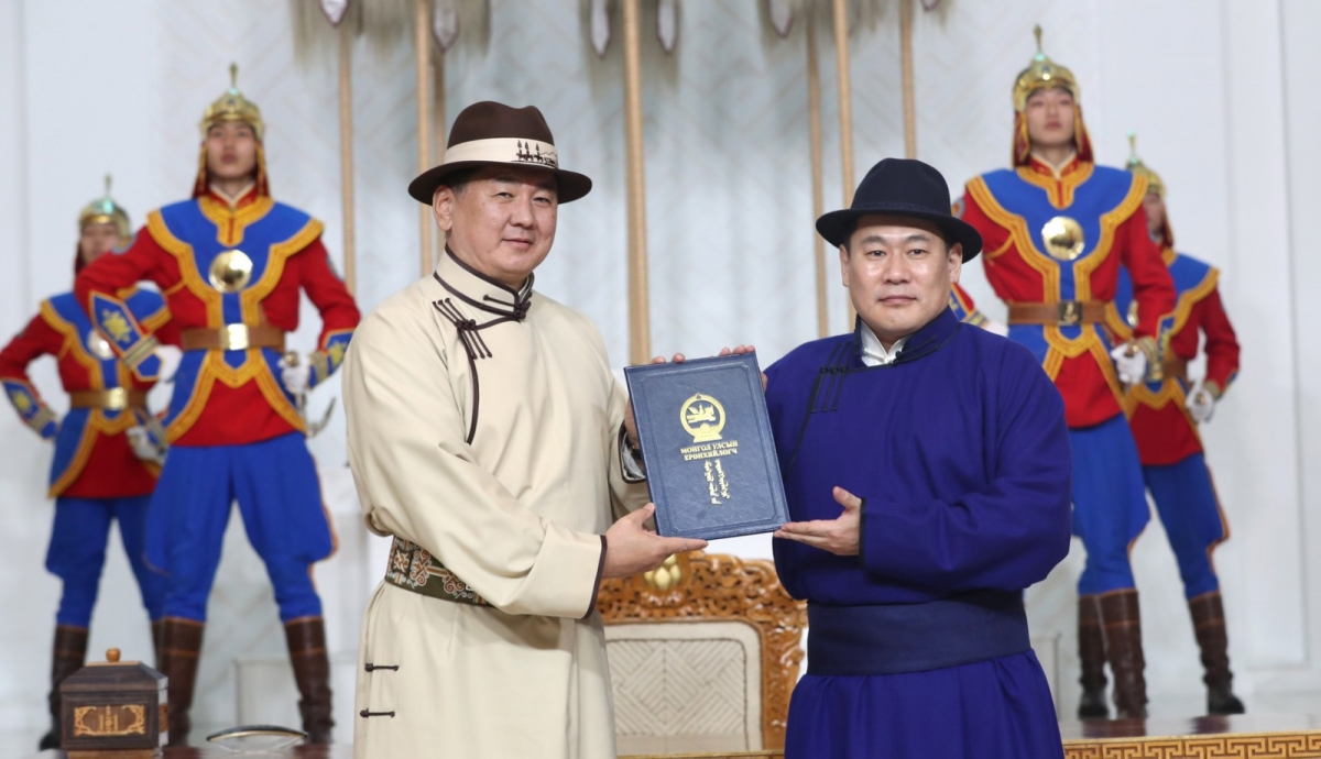 Морин хуурыг эрхэмлэн дээдэлж, түгээн дэлгэрүүлэх тухай Монгол Улсын Ерөнхийлөгчийн зарлигийг хүлээн авлаа