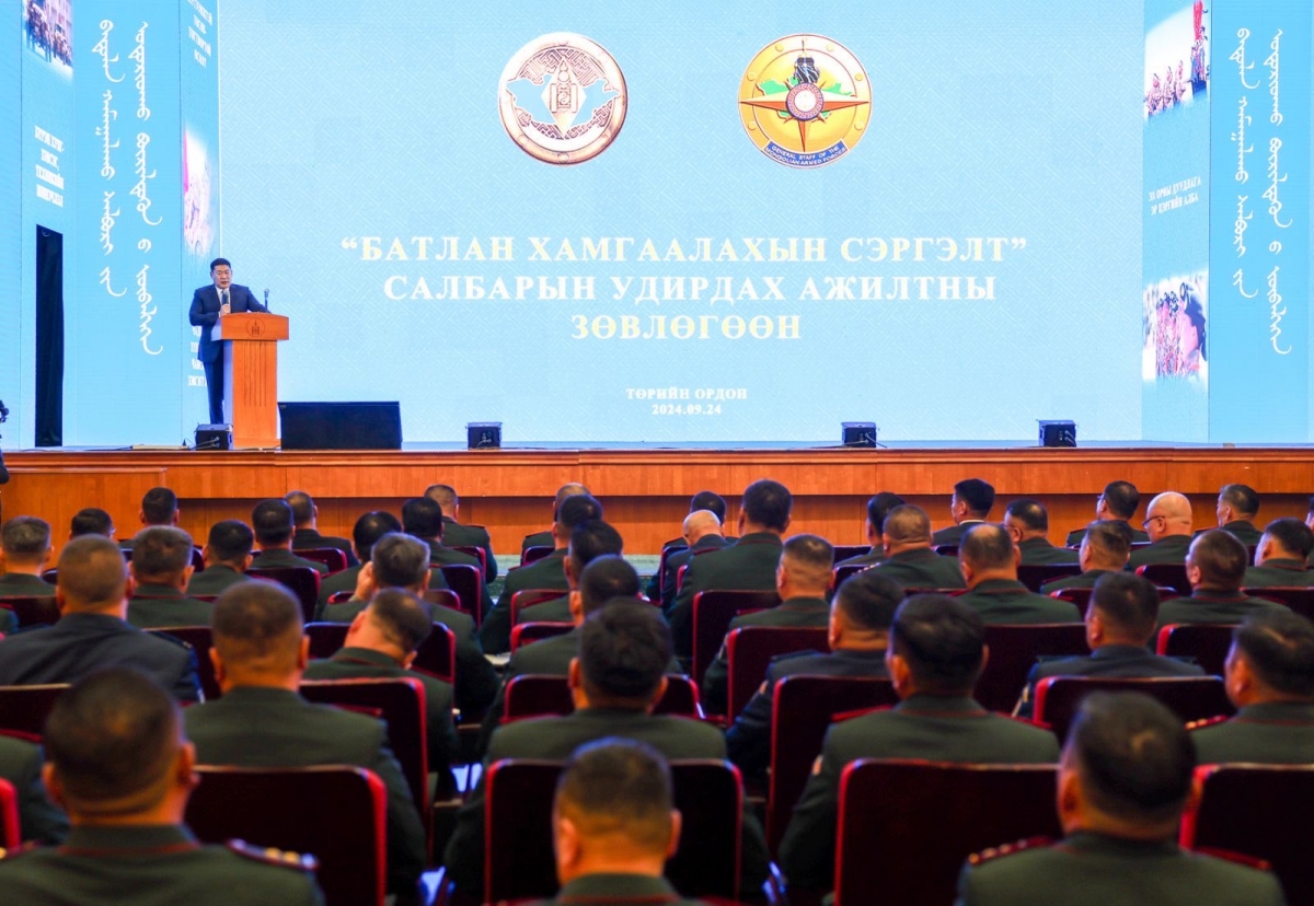 Л.Оюун-Эрдэнэ: Батлан хамгаалахын салбарт хүний эрхийг дээдлэхэд анхаарч ажиллаарай