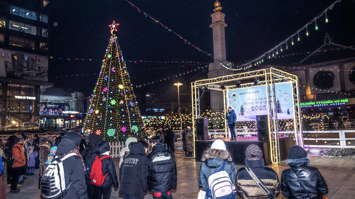 Тусгаар тогтнолын талбайд шинэ оны баярын хөтөлбөр тогтмол зохион байгуулж байна