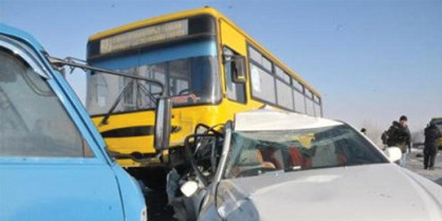 Автобусны жолооч ноцтой осол гаргаж, найман хүн гэмтжээ