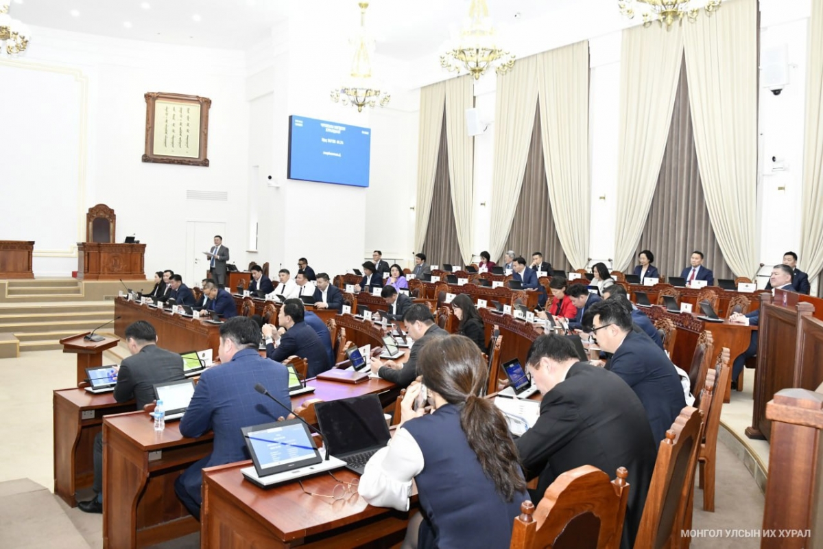 Нэгдсэн төсвийн 2026 оны төсвийн хүрээний мэдэгдэл, 2027-2028 оны төсвийн төсөөллийн тухай болон Зөвшөөрлийн тухай хуульд нэмэлт, өөрчлөлт оруулах тухай хуулийн төслийг хэлэлцлээ