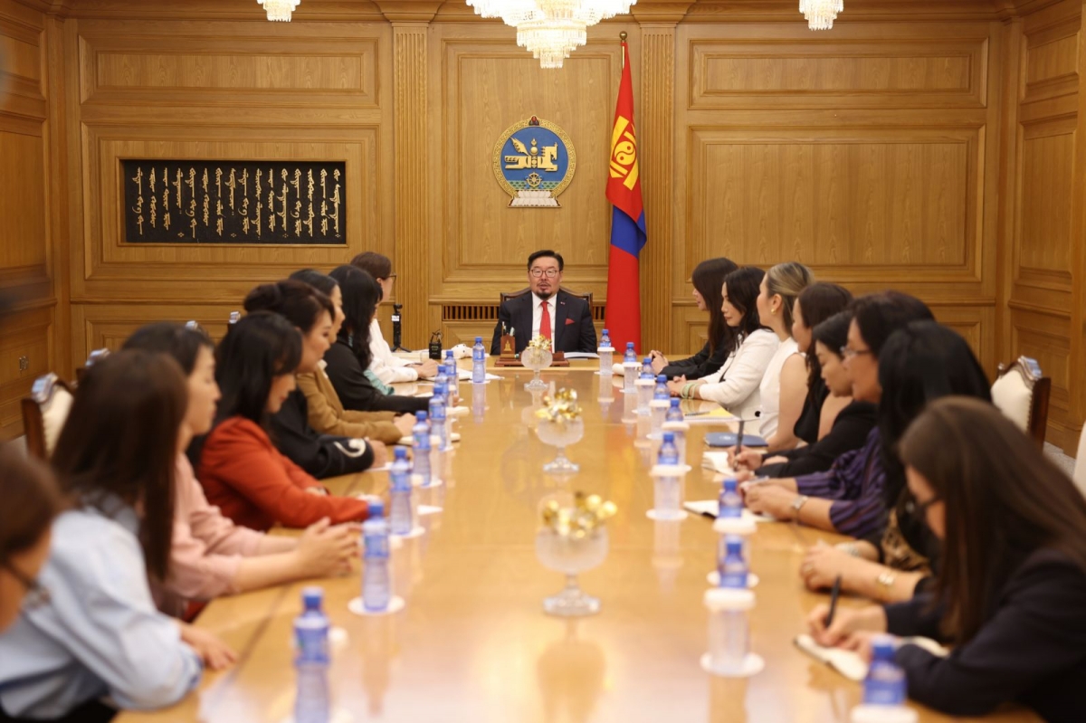 Монголын эмэгтэйчүүдийн холбооны төлөөллийг хүлээн авч уулзлаа