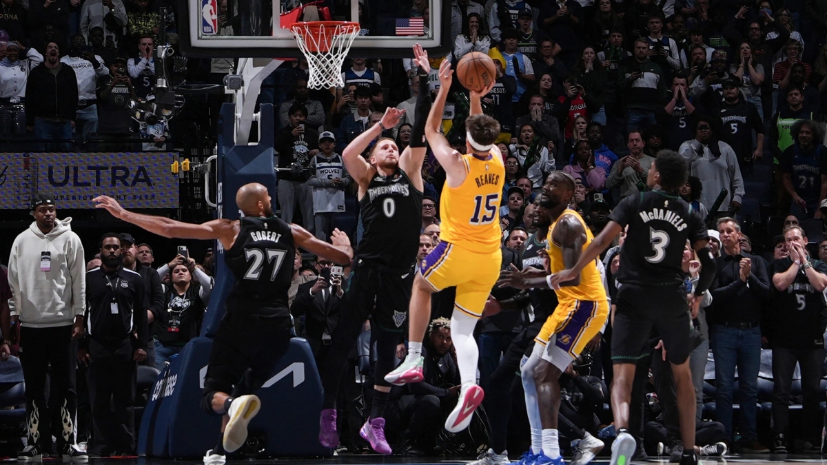 Остин Риверс цаг дуусах мөчид шидэлтээ амжилттай болгож хожил байгууллаа