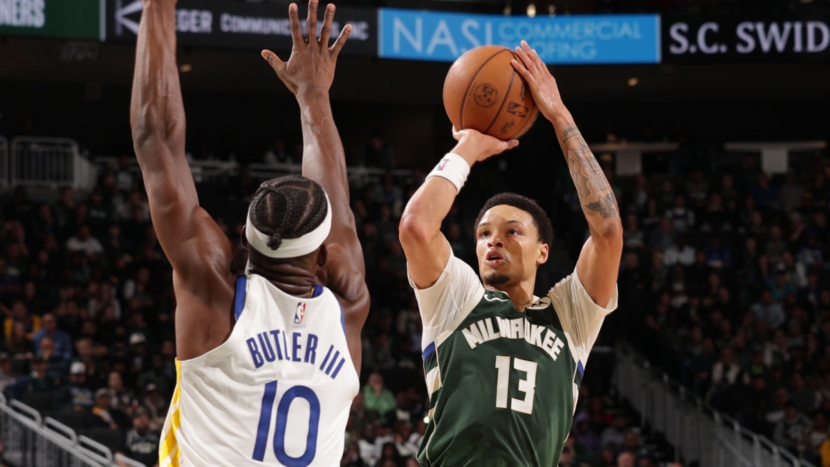 Яннис Антетокумпогүй Милоуки Багс талбайдаа Голдэн Стэйт Уорриорс багийг хожлоо