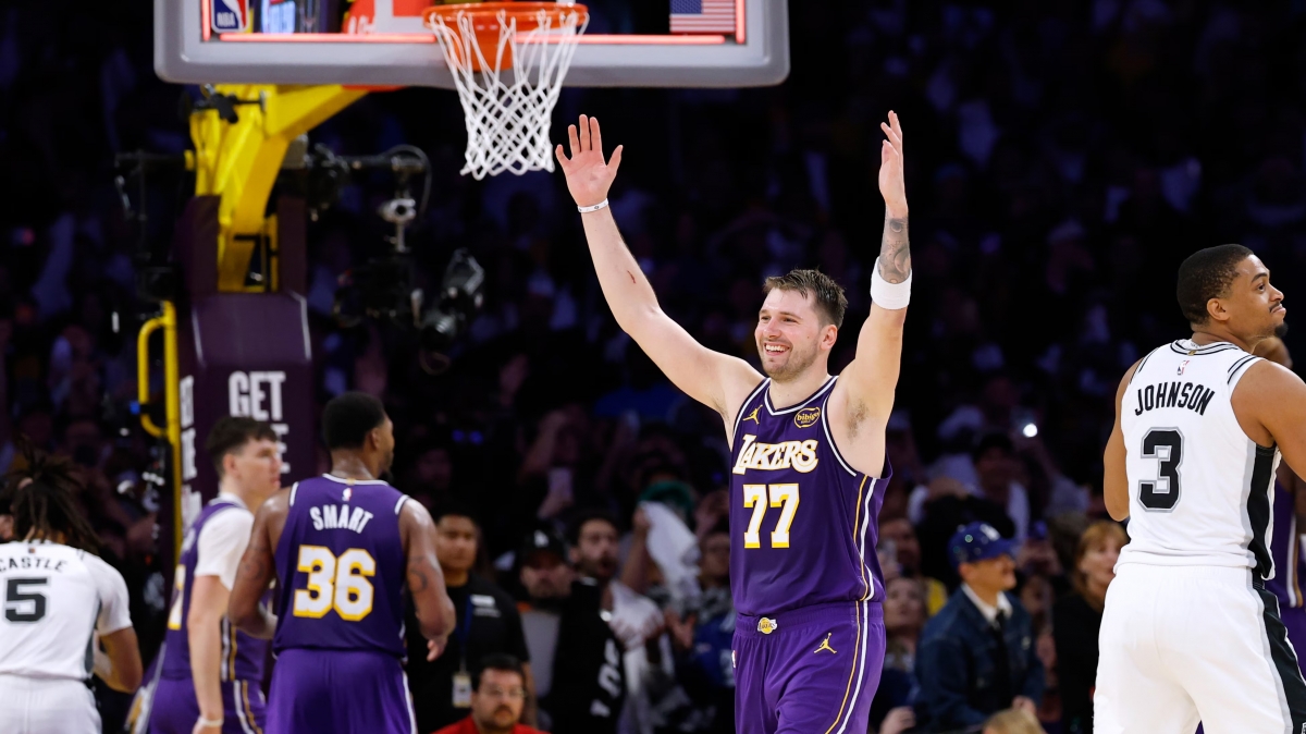 Эцсийн мөчид Лейкэрс баг, Спөрсийг хожлоо