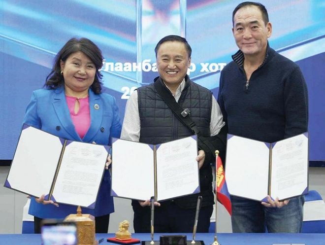 Эрүүл мэндийн салбарын ажилтны цалинг нэмэхээр тохиролцлоо