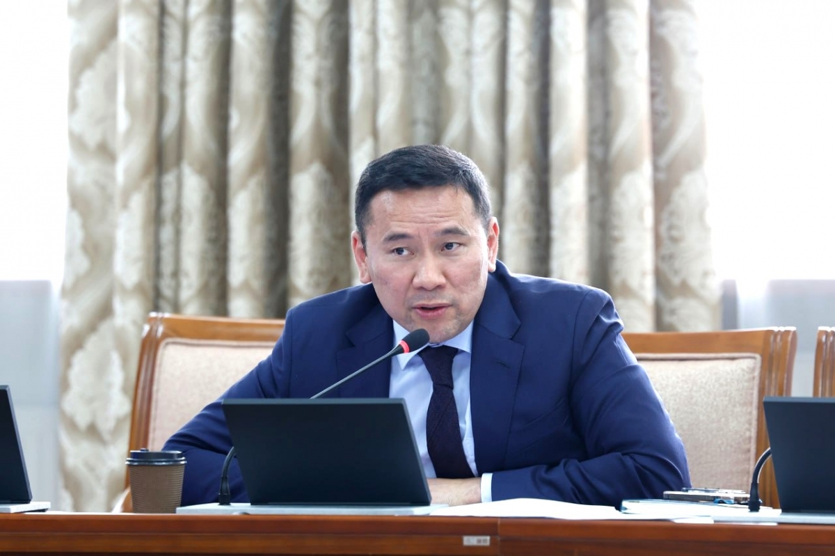 Д.Энхтүвшин: Манай улс Роснефтиэс 60 мянган тонноос илүү шатахуун авж чадахгүй байж ийм хууль батлах шаардлага байгаа юм уу