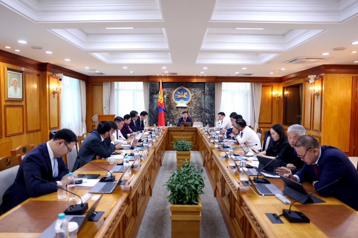 Засгийн газар ээлжит бусаар хуралдаж эхэллээ