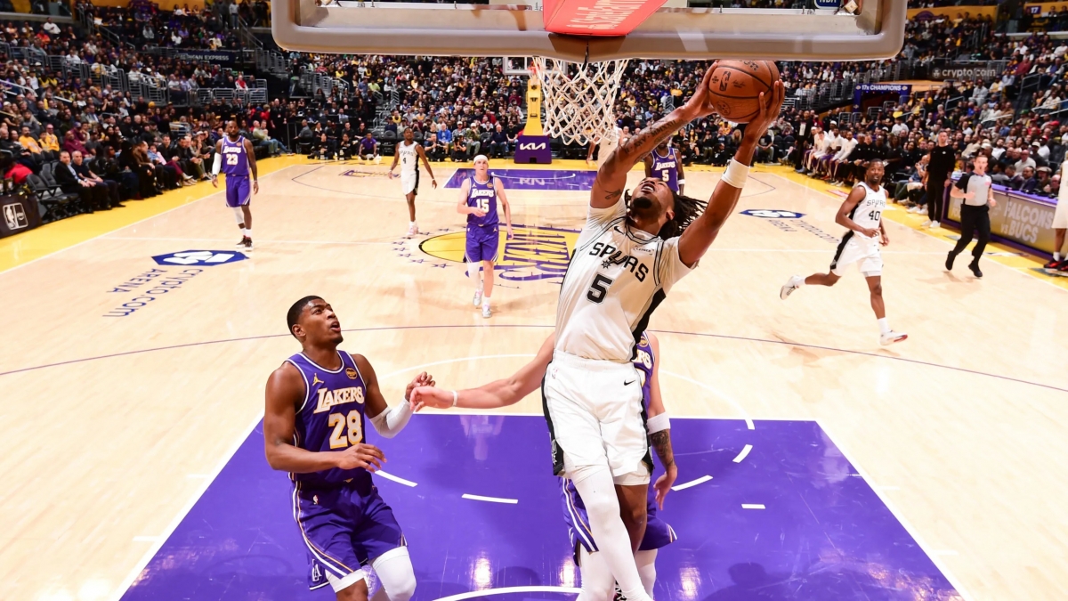 Сан Антонио Спөрс ЛА Лейкэрсийг хожиж, хагас шигшээд шалгарлаа