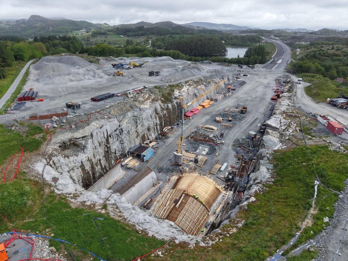 Газар доогуурх хамгийн урт, хамгийн гүн автозамын туннелийн явц 50 хувьтай үргэлжилж байна