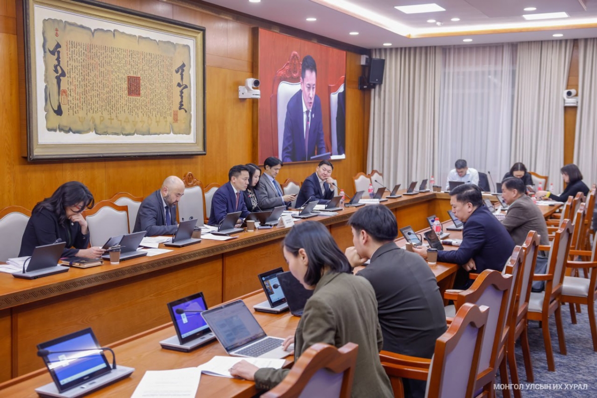 Оюу толгойн сонсголын мөрөөр авч хэрэгжүүлэх арга хэмжээний тухай УИХ-ын тогтоолын төслийг хэлэлцлээ