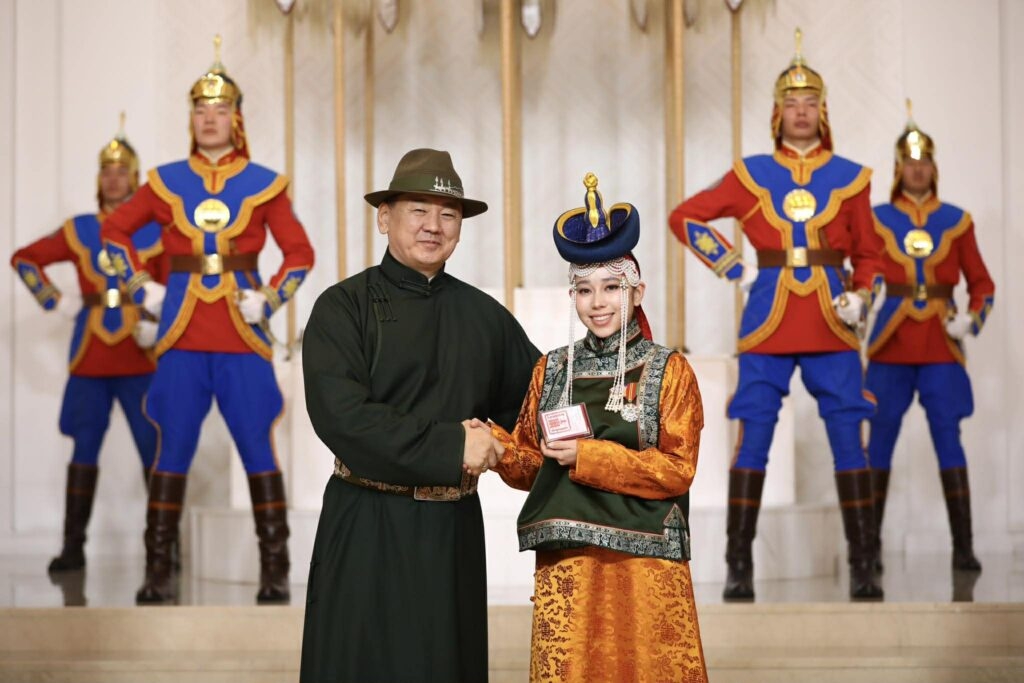 Дуучин И.Мишээлд 