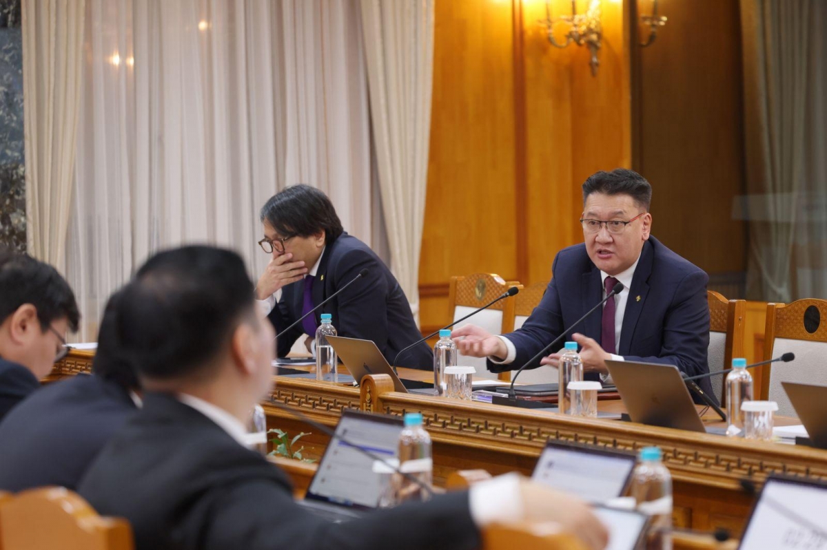 Б.Жавхлан:Нийслэл, дүүргийн татварын хэлтсийн дарга нар ажил таслаад гадаад явсан