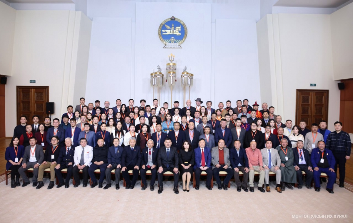 Шатар сонирхогчдын улсын аварга шалгаруулах тэмцээн Төрийн ордонд эхэллээ