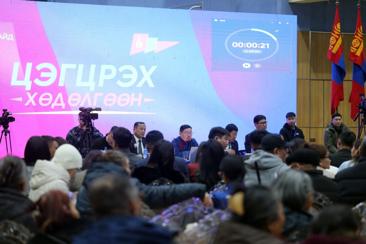 Авлига, хариуцлагагүй уул уурхайг цэгцэлж өгөхийг Ерөнхий сайдаас хүслээ