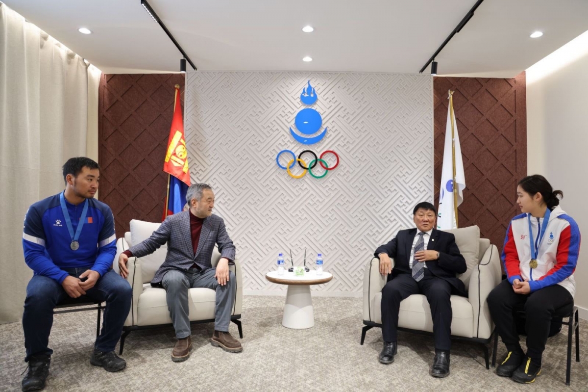 Мөсөнд авиралтын дэлхийн цомоос медаль хүртсэн тамирчдад хүндэтгэл үзүүллээ