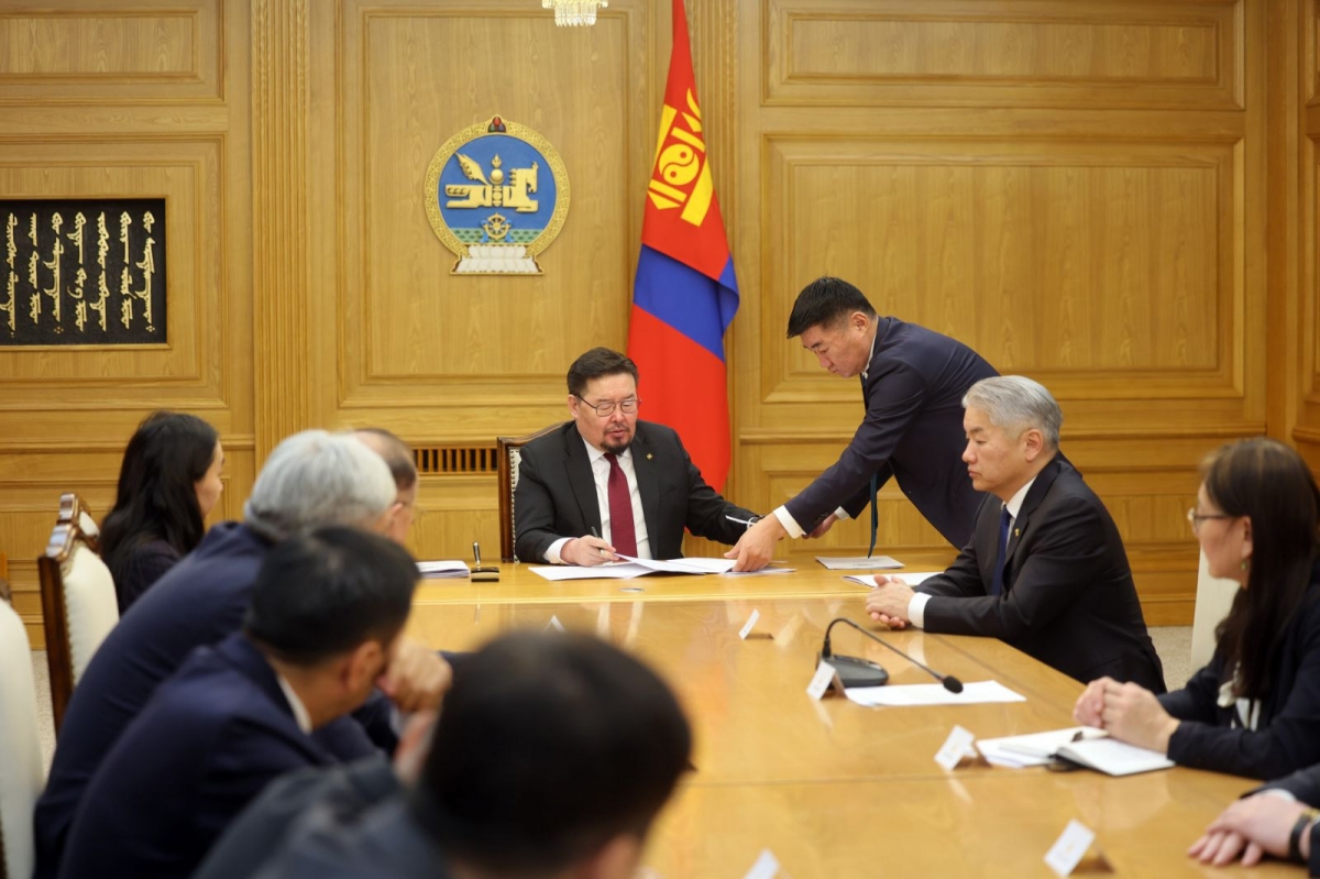 “Хэрэлдэж талцаж биш хийж бүтээж, эдийн засгаа тэлнэ”