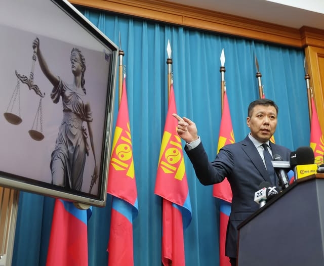 Б.Энхбаяр: Хууль зөрчиж хилийн зурваст 34000 га газар ашиглуулах шийдвэр гаргасан