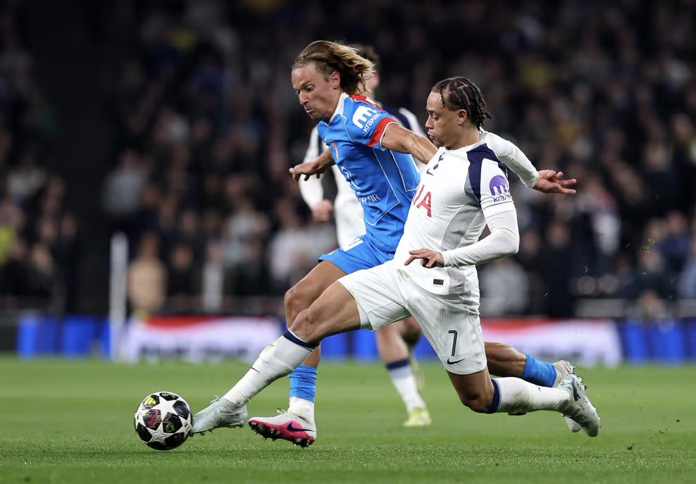 Тоттенхэм хожсон ч шилдэг наймд багтаж чадсангүй