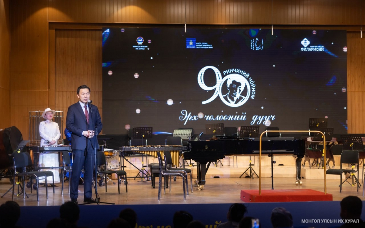 Н.Учрал: Р.Чойном бол XX зууны хоёрдугаар хагасын нэгэн зурвасхан цаг үед шүлэг, зохиолоо бичиж байсан