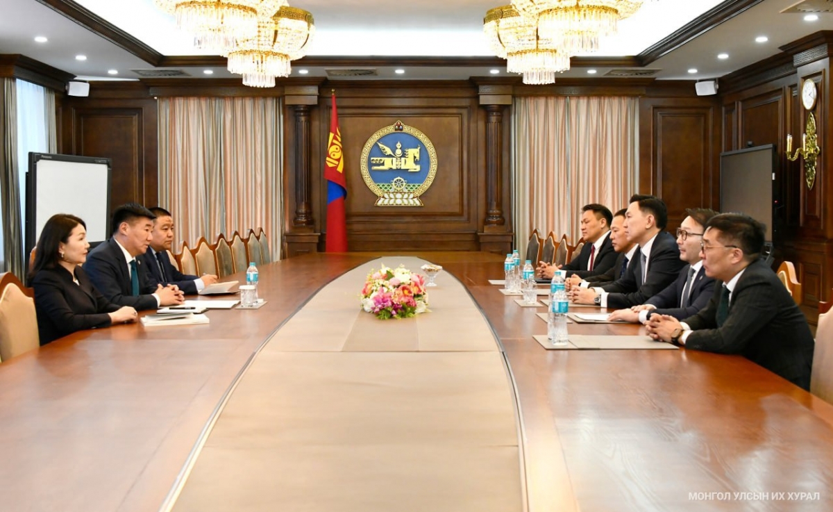 С.Бямбацогт парламент дахь таван намын удирдлагатай уулзаж, санал солилцлоо