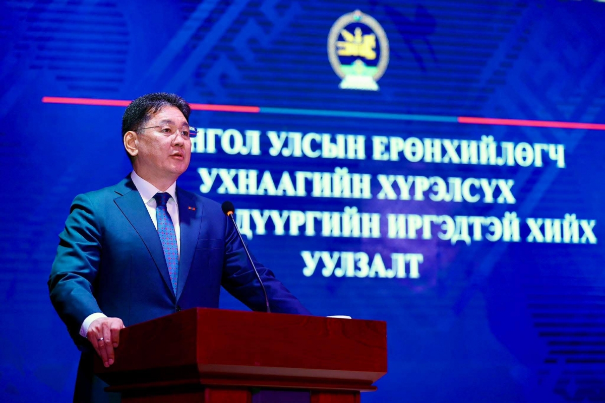 Ерөнхийлөгч У.Хүрэлсүх Налайх дүүрэгт ажиллаж байна