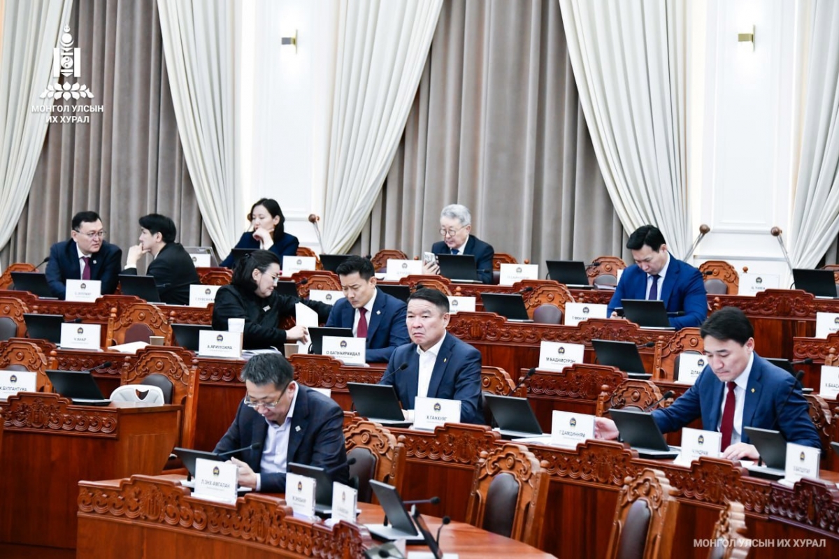 Монгол Улсын Ерөнхийлөгчийн санаачилсан хуулийн төслийг хэлэлцэх, эсэх хэлэлцүүлгийг явууллаа