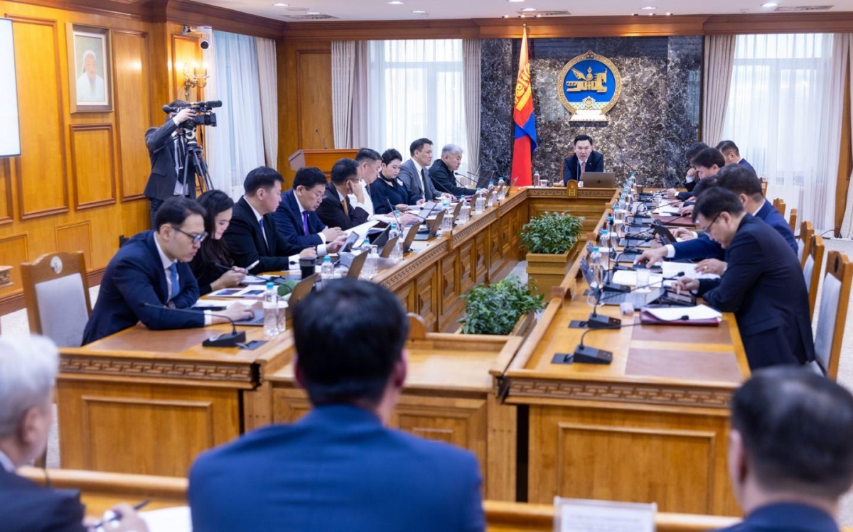 Засгийн газрын хуралдаан үргэлжилж байна