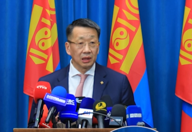 Л.Энх-Амгалан: Гурван сар үргэлжилсэн цалингийн асуудлыг шийдлээ