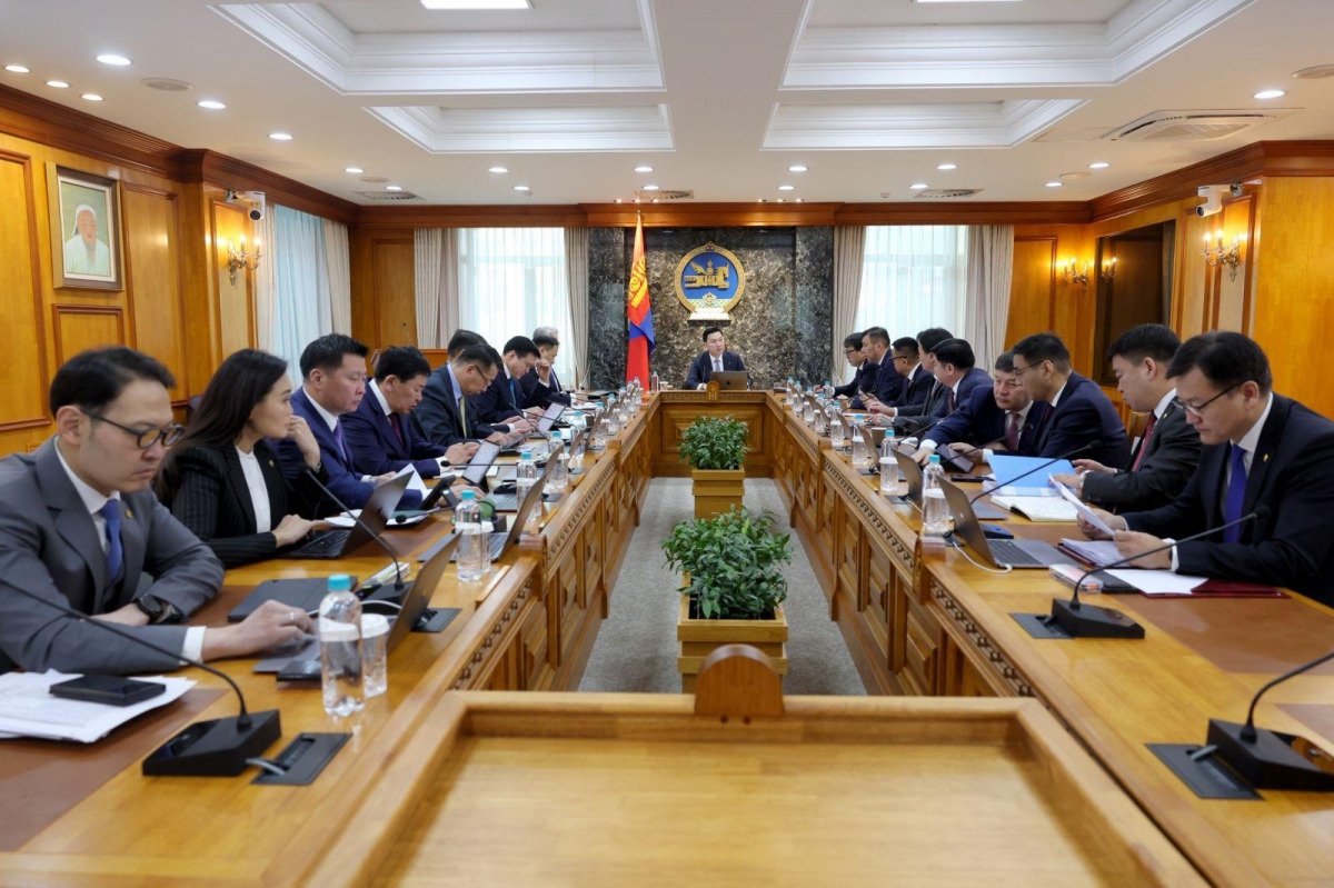 Засгийн хуралдаан болж байна