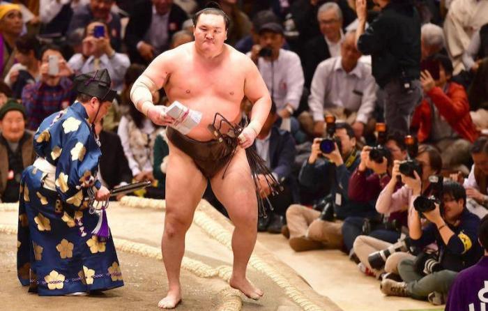 Хакүхо М.Даваажаргал башёг ганцаар тэргүүлж байна