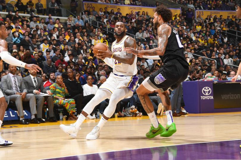 Леброн Жеймс замналынхаа 81 дэх трипл даблиа гүйцэтгэлээ